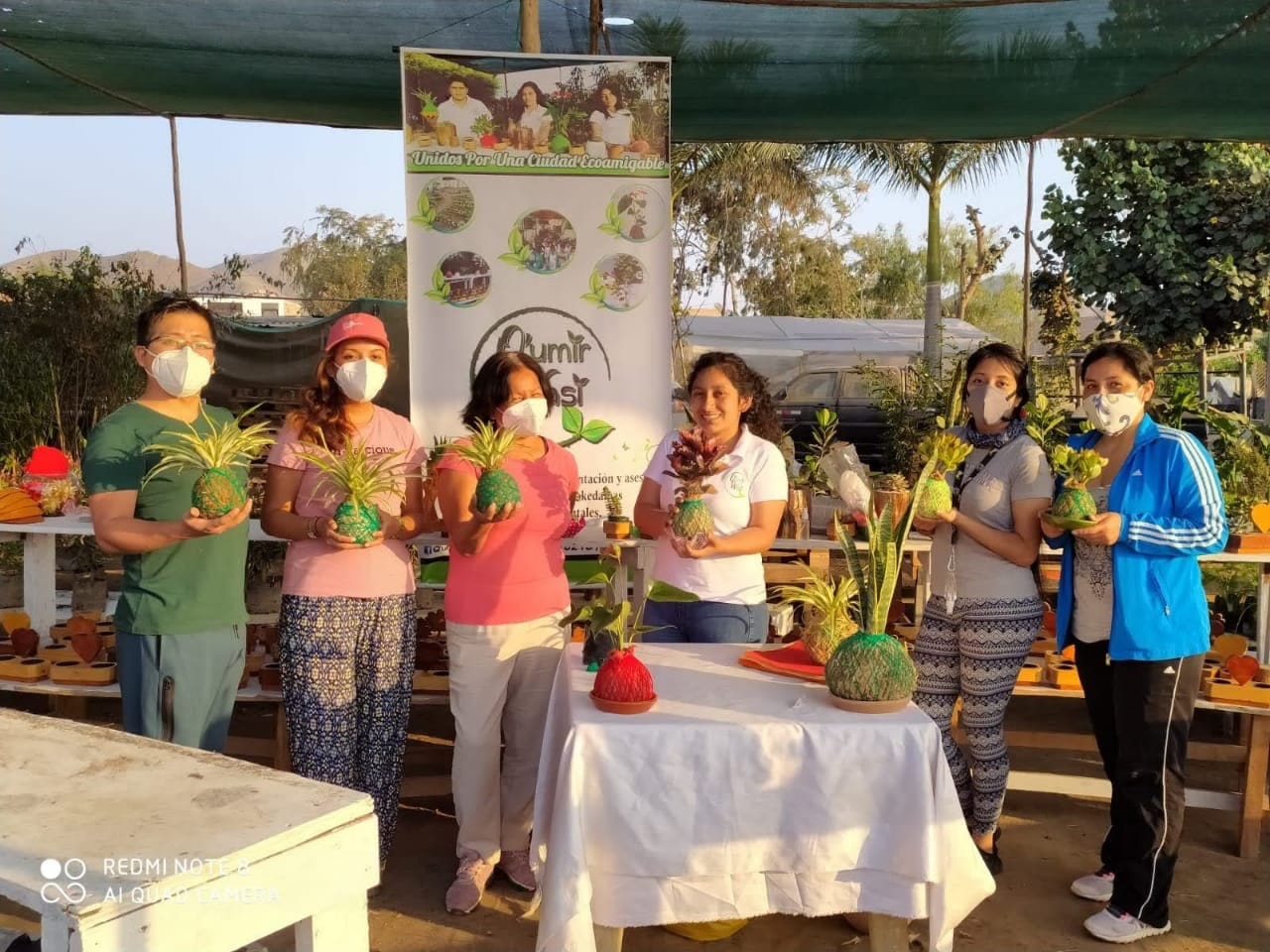 Taller de kokedamas en grupo